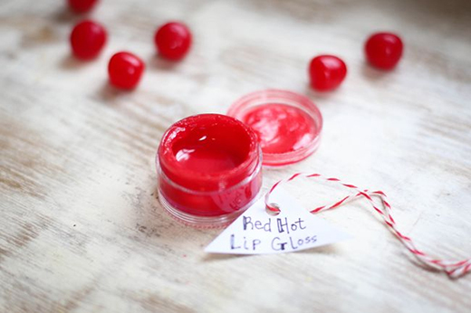 Red hot lip gloss step3